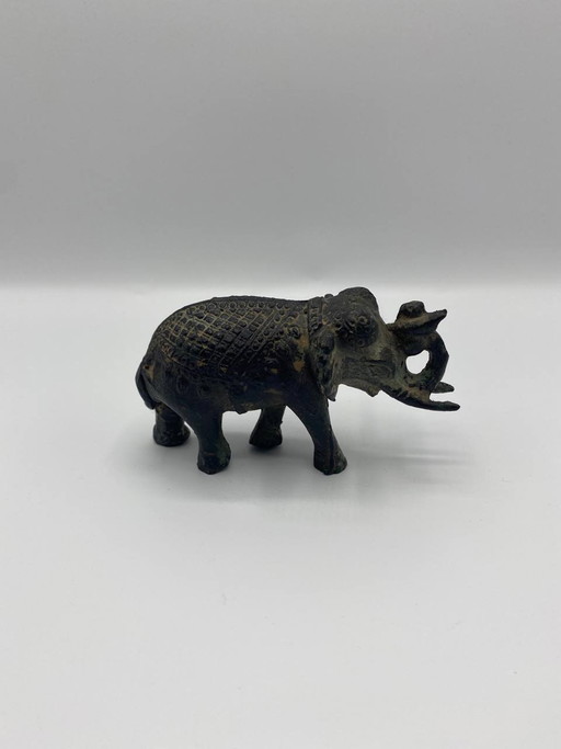 Patinierte Bronze-Elefantenfigur mit Mahout – indisch inspiriert – Dekorative Skulptur des 20. Jahrhunderts – beeldhouwkunst