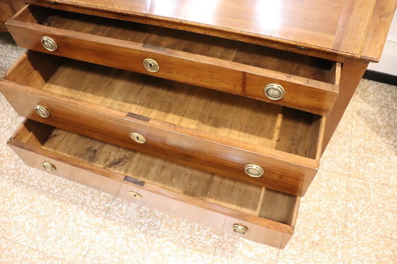 Image 1 of Cómoda antigua de nogal, Italia Siglo XVIII