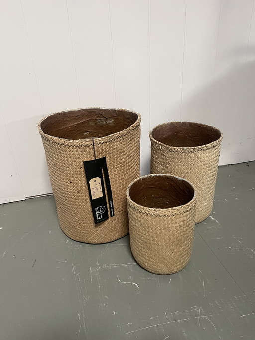 Set Van 3 Bloempotten. € 165,- – Pottery Pots, plantenbak, Wicker (photo 2 of 7)