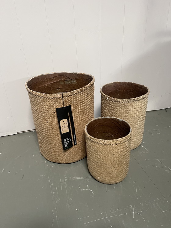 Set Van 3 Bloempotten. € 165,- – Pottery Pots, Plantenbak, Wicker (photo 2 of 7)