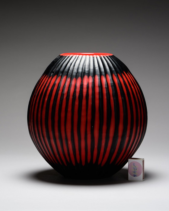 Image 1 of Gran jarrón "Battuto" de Murano con interior de coral incamiciato - Posible Tiozzo Sergio, años 80