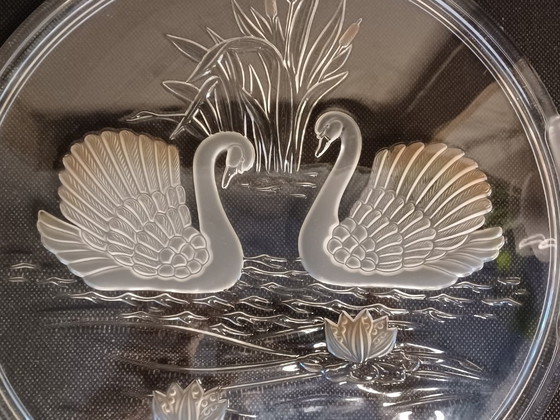 Image 1 of Vintage Walther Glas "Schwanensee" Serving Platter – Frosted Crystal Swan Lake Cake Plate – 1980s West German Art Glass