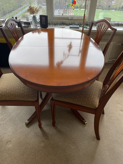 Dining Table (Extendable) With 4 Chairs From Heroic