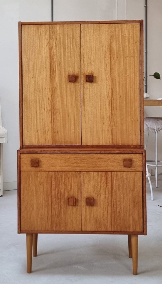 Image 1 of Aparador de mediados de siglo