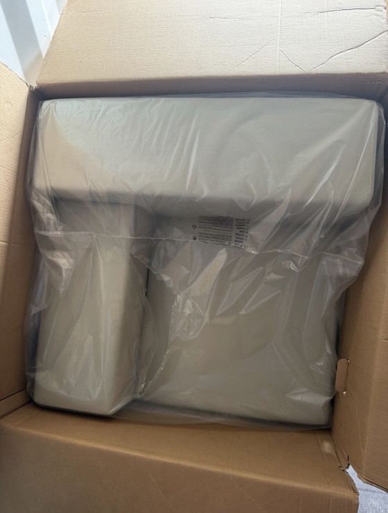 Image 1 of Kartel - PLASTIC OUTDOOR TWEEZITS + POEF SET NIEUW IN DOOS Let's Go Grijs