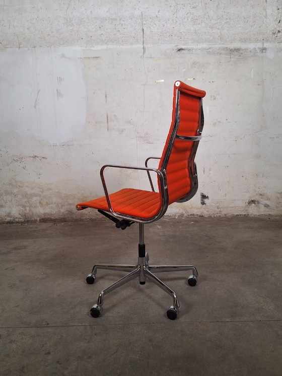 Image 1 of Vitra EA 119 fleischfarbenes Orange auf Rollen
