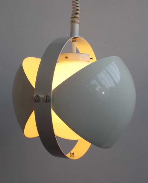 Iconica lampada a sospensione White Eclipse di Dijkstra, risalente agli anni Settanta.