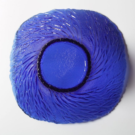 Image 1 of Kobaltblauwe glazen schaal uit het midden van de 20e eeuw: Fins 'Metsä'-ontwerp, jaren 70