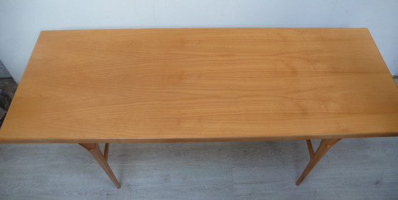 Image 1 of 60s mesa de centro de madera maciza de cerezo V-piernas Mid Century Modern elegante delgado