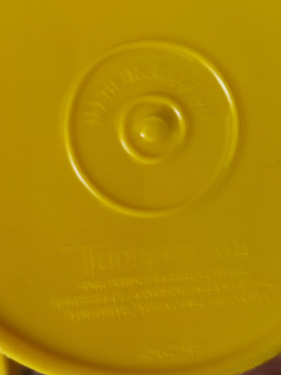 Image 1 of 2 x Vintage Tupperware shaker stock scatola contenitore giallo