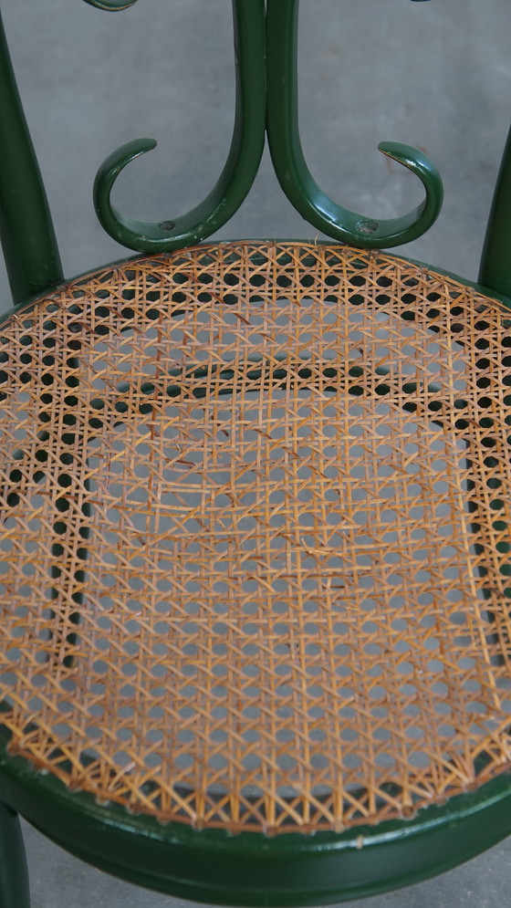 Image 1 of Groene Vintage Bistro Stoel Met Een Gematte Rieten Zitting