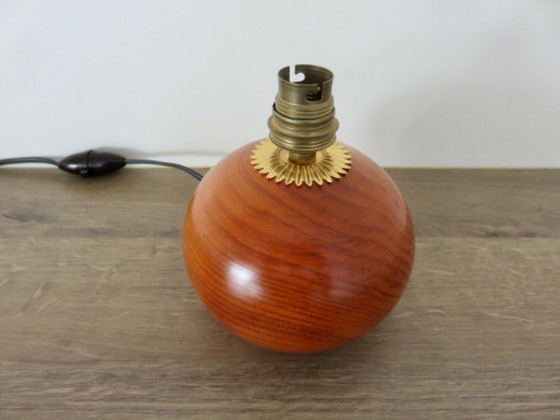 Lampada in legno chiaro e ottone, Francia, Metà del XX secolo, Lampade da tavolo, Marrone (foto 2 di 7)