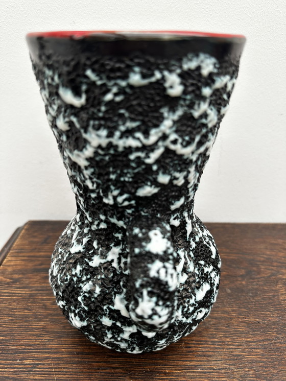 Image 1 of Vase à Oreilles Fat Lava Intérieur rouge - Attribué Vallauris H 21 cm