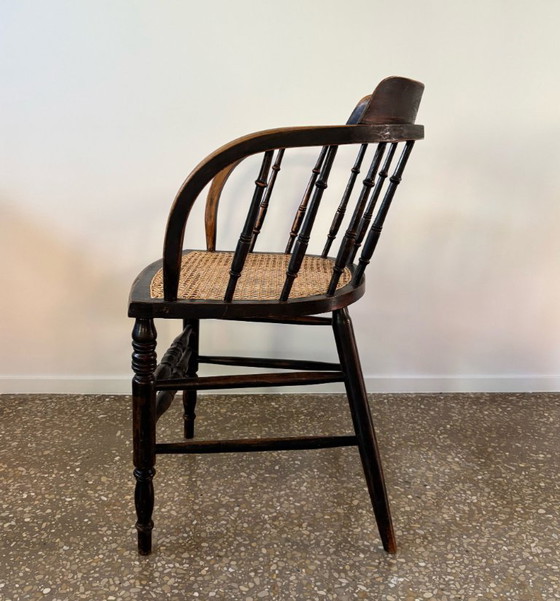 Image 1 of Sillón antiguo estilo Windsor, colección TU Delft, Países Bajos, 1880.