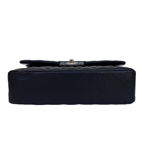 Chanel Classic Flap Medium – Crossbody bags, Lambskin (photo 11 of 17)