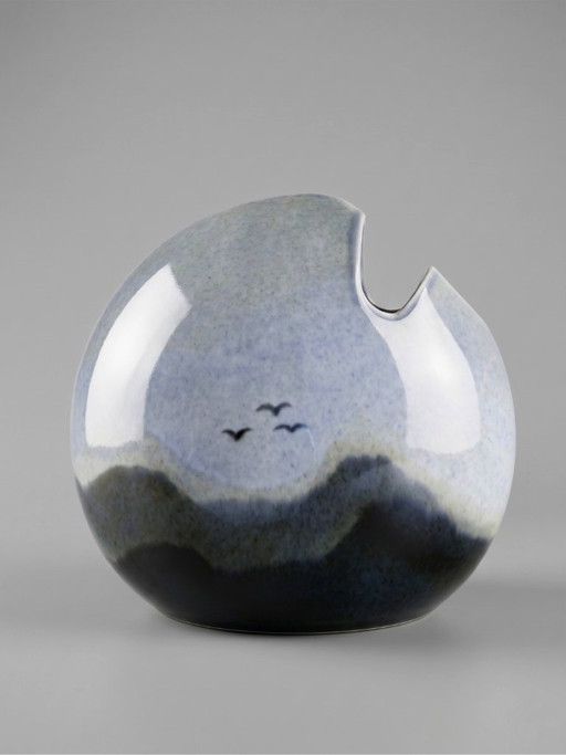 Virebent Porzellanvase – stilisiertes Landschaftsdekor – Modell Fisch TGM – 18 cm