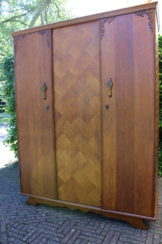 Image 1 of Vintage (50-60) 3-deurs houten kledingkast, 1/3 leg 2/3 hang