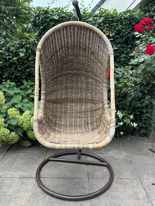 Hanging chair rattan wicker with steel frame