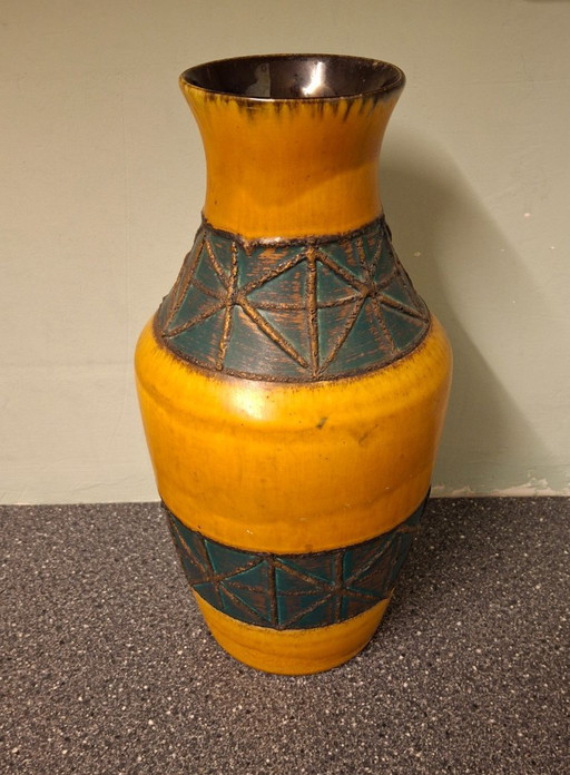Bay West Germany vase model 619/35