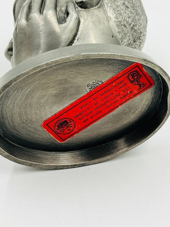 Image 1 of Escultura de peltre de una cabeza de mujer realizada por los trabajadores postales de Huy.