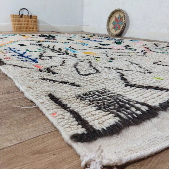 Image 1 of Azilal Wollteppich – Berberwaldsymbole, handgefertigt (137×100 cm)