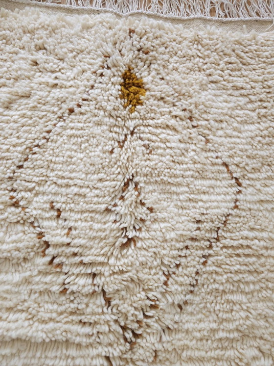 Grand tapis marocain en laine naturelle, dimensions 250x150 cm, fait main. – Wool (photo 5 of 9)