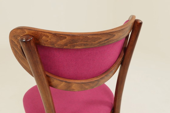 Image 1 of Vintage stoel van natuurlijk frambooskleurig wol en gebogen hout, 1960.