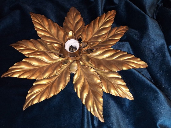 Image 1 of Lámpara de techo florentina chapada en oro de mediados de siglo, diseñada por Hans Kögl en la década de 1960.