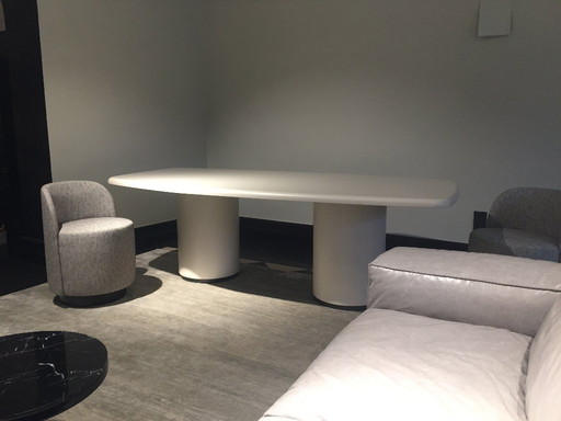 Gio Pagani Tisch – Capsule Collection „Ein Tag im Leben“ | Matt lackiertes Holz in Kreidefarbe | Ausstellungsstück