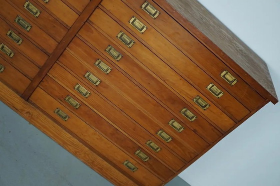 Image 1 of Mobiletto da farmacia/armadietto da disegno inglese in pino silvestre, inizio XX secolo