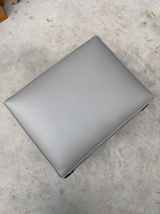 Image 1 of Repose-pieds Cassina LC2