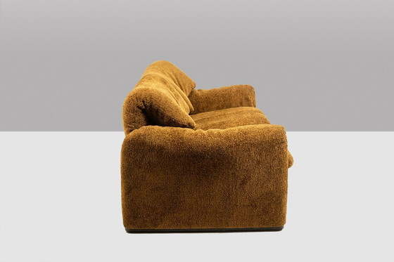 Image 1 of Vico Magistretti. Divano 2 posti modello “Maralunga”. Anni '70.