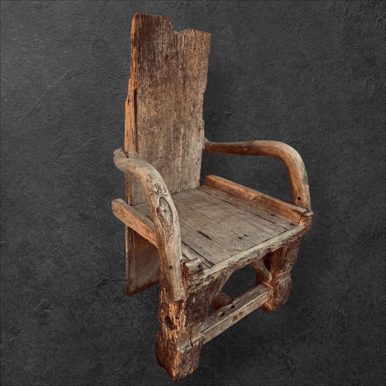 Image 1 of Rare ensemble de quatre fauteuils rustiques faits main, datant d'environ 1750-1830.