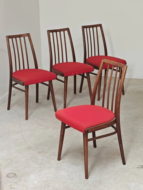 Juego de 4 sillas de comedor rojas de Antonin Suman para Interier Praha. – Wood, Mid Century Modern (photo 7 of 14)