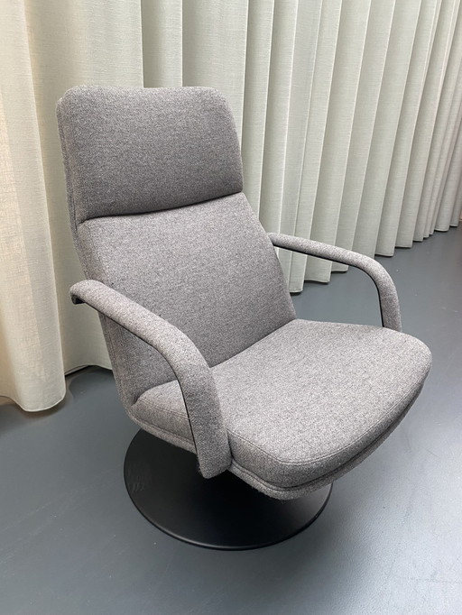 Artifort F156 Armchair