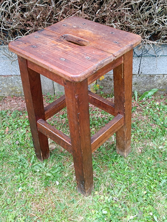 Image 1 of Taburete rústico de madera