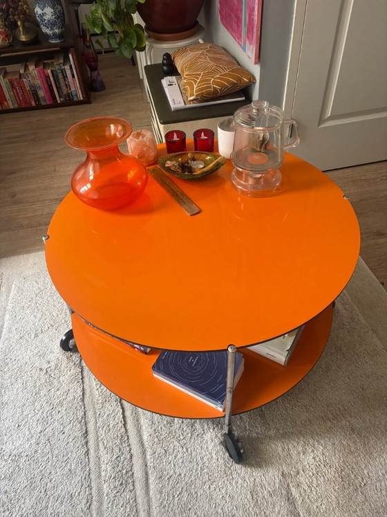 Tavolino da caffè rotondo arancione con due ripiani, IKEA Strind, Tavolini da caffè, Metallo, Legno, Vintage (foto 4 di 5)