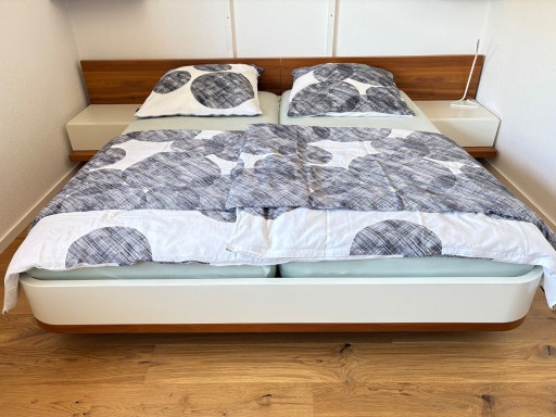 Hülsta tweepersoonsbed 180x200 met nachtkastjes