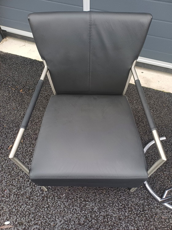 Image 1 of Fauteuil en cuir noir de Movani