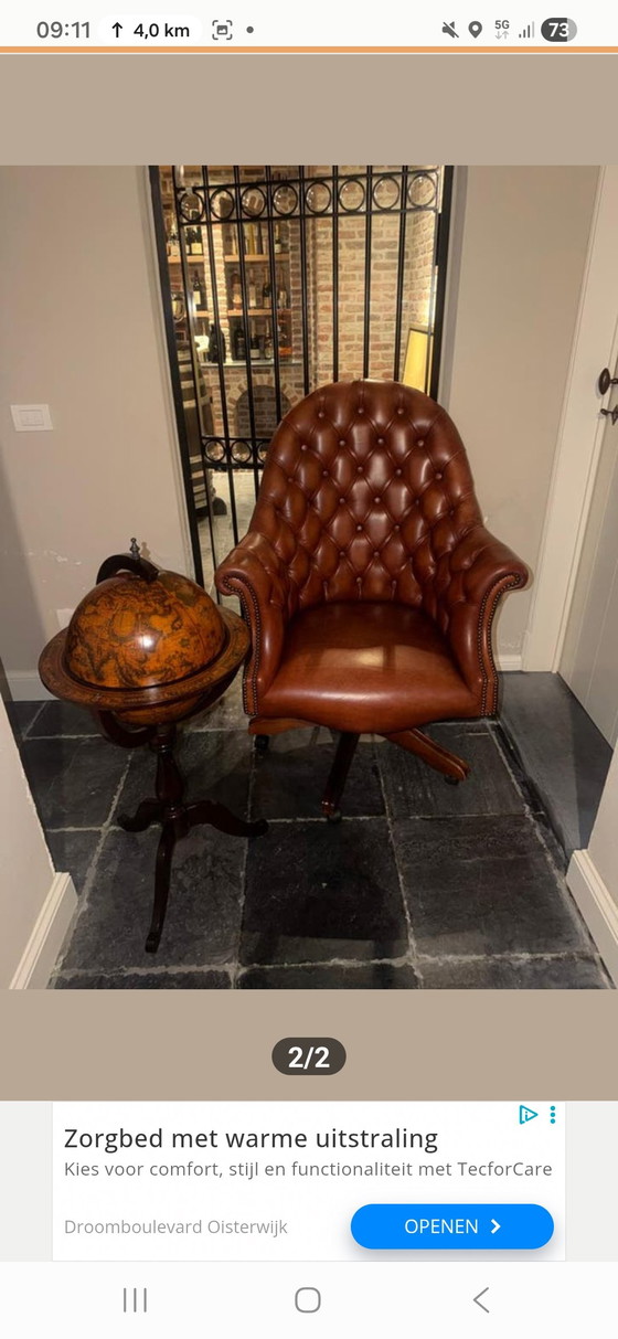 Image 1 of Vintage chesterfield director chair, 2 deskchais en barglobe