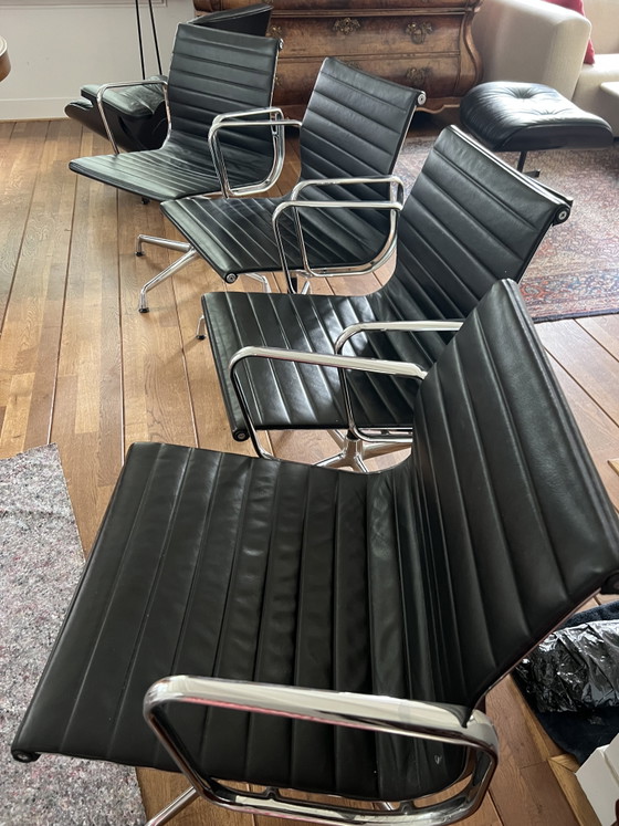 Image 1 of Chaise de conférence Vitra Eames EA 108 Hopsak, lot de 4 (4 pièces)