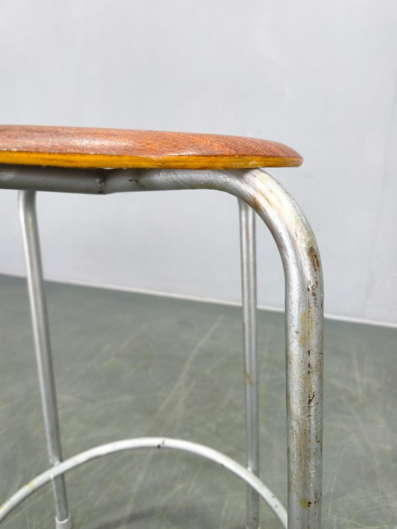 Image 1 of Taburete industrial alemán de los años 50 con asiento de madera contrachapada.