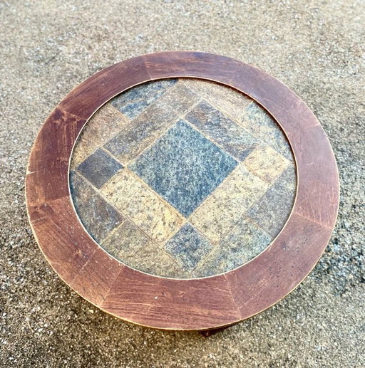 Round coffee table in stone and wood