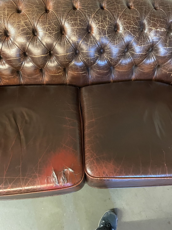 Image 1 of Divano a due posti in pelle inglese dal carattere distintivo