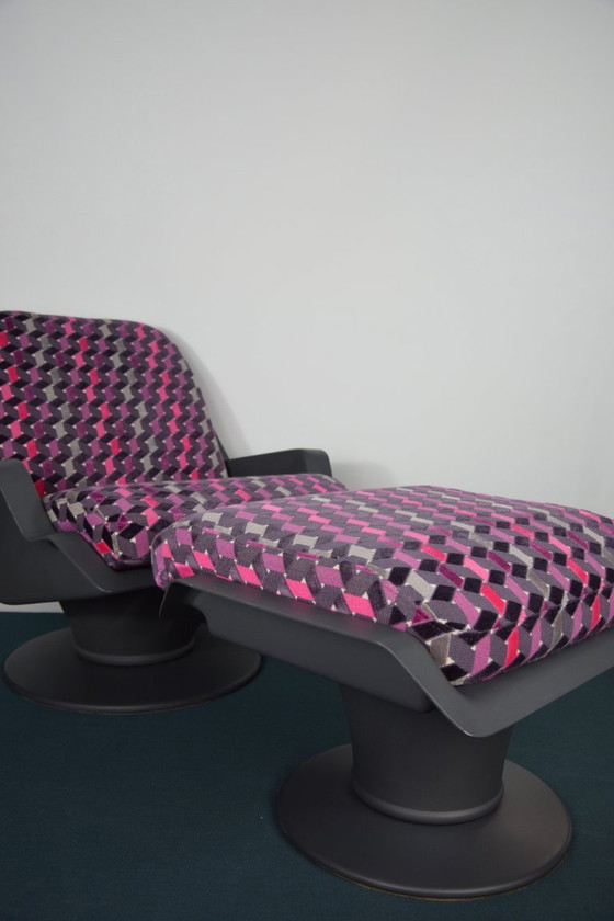 Image 1 of Poltrona vintage con poggiapiedi | Richard Neagle | Sormani