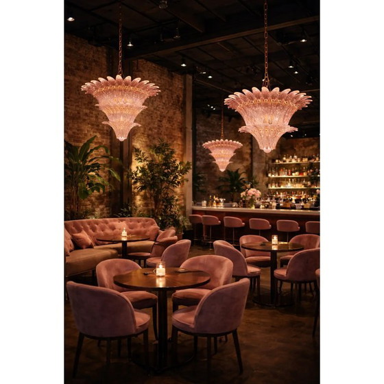 Image 1 of Coppia di iconici lampadari in vetro di Murano rosa "Palmette" di metà secolo