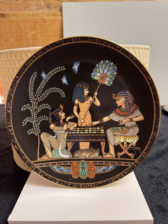 Image 1 of "The Legend of Tutankhamun" | 7 hand-painted porcelain collector plates in gold | mint condition