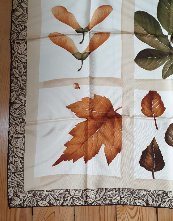 Image 1 of Carré de soie authentique Lancel neuf dans sa pochette d'origine