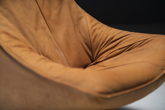 Image 1 of Chaise longue pivotante Delantra en cuir cognac par Gerard van den Berg pour Montis