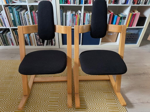 Zwei Stokke Stühle Varier Pendulum